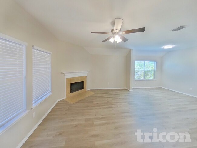 Foto del edificio - 111 Rockbrook Dr