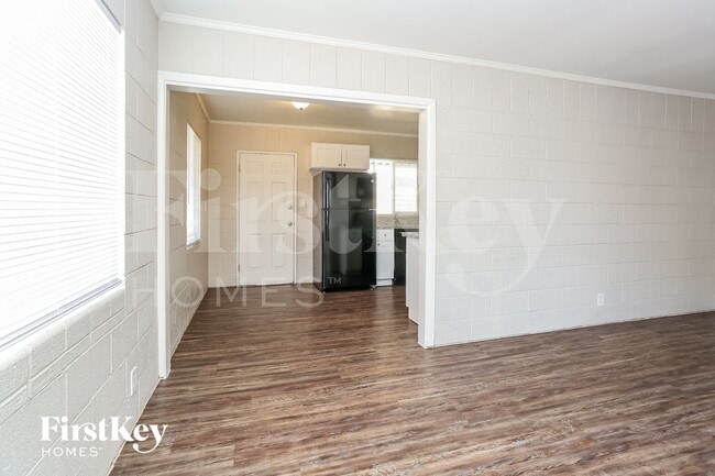 Building Photo - 619 Essex E Dr