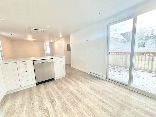 Building Photo - 287 St John St