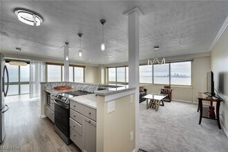 Building Photo - 12520 Edgewater Dr