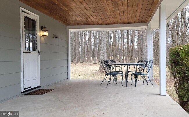 Building Photo - 1061 Forest Ln