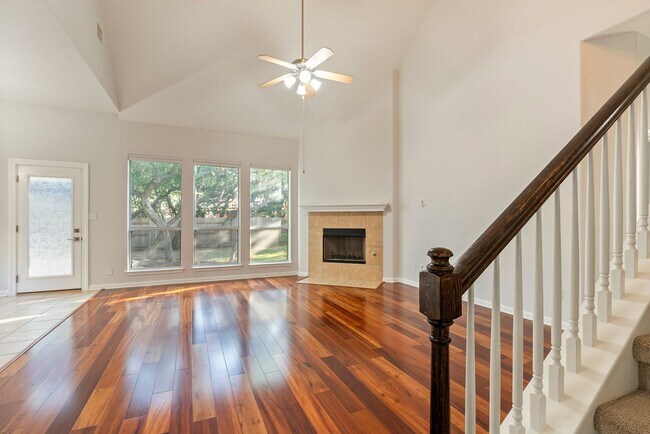 Building Photo - Beautiful 4 Bedroom, 3 Bathroom Home in Me...