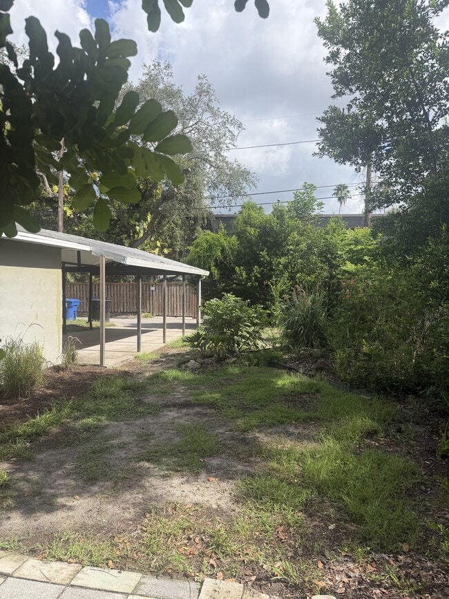 Building Photo - 215 24th Ave N