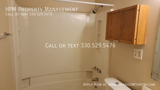 Foto del edificio - CALL 330-529-5476 TO SCHEDULE A SHOWING!
