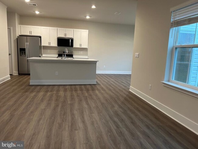 Building Photo - 140 Wappinger Ter