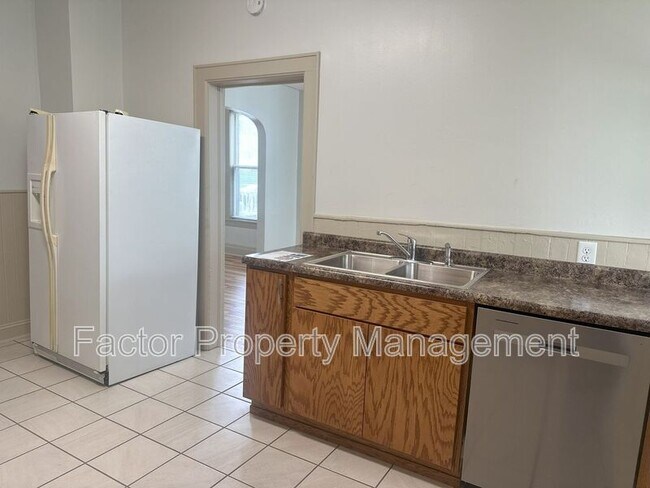 Photo - 210 S 4th St Apartment