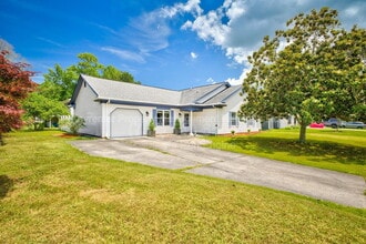 Building Photo - 1700 Star Lake Dr