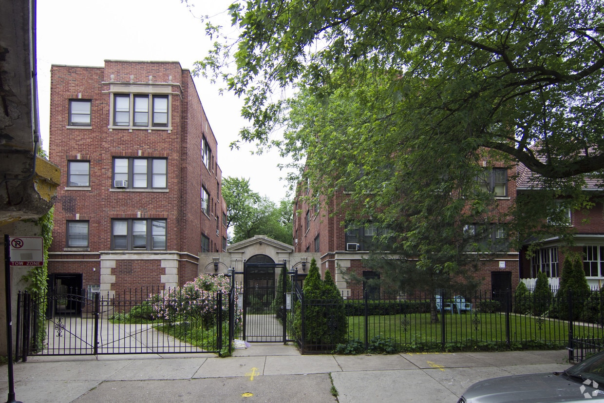 Primary Photo - 1425 W Chase Ave