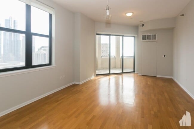 Foto del edificio - 3 bedroom in Chicago IL 60605