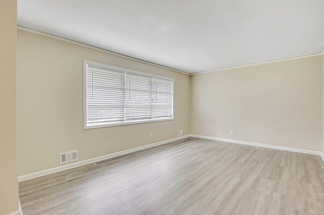Building Photo - 3189 Dogwood Dr