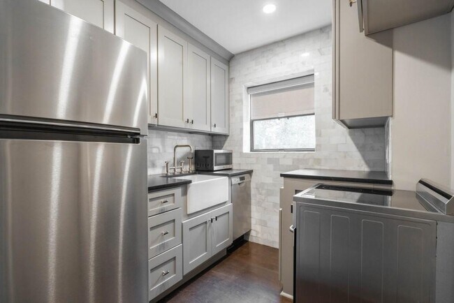 Foto del edificio - 324 3rd St NE