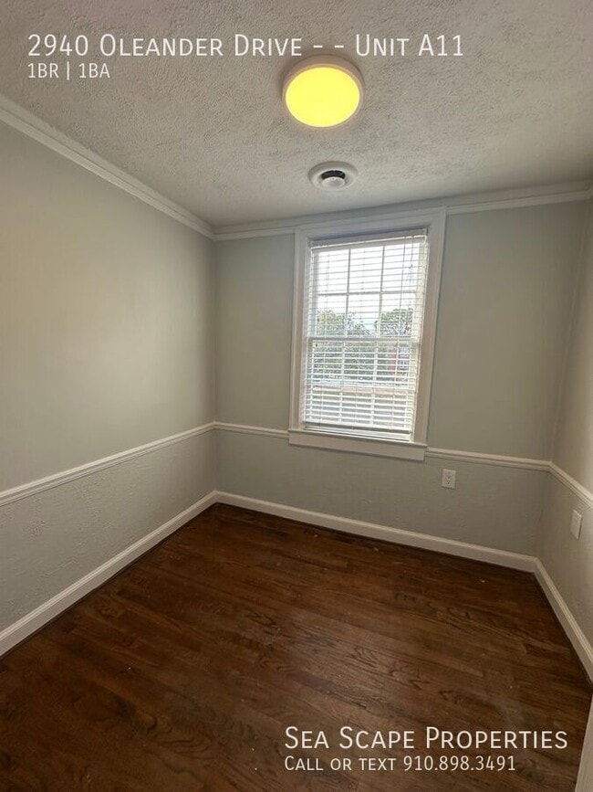 Building Photo - 2940 Oleander Dr