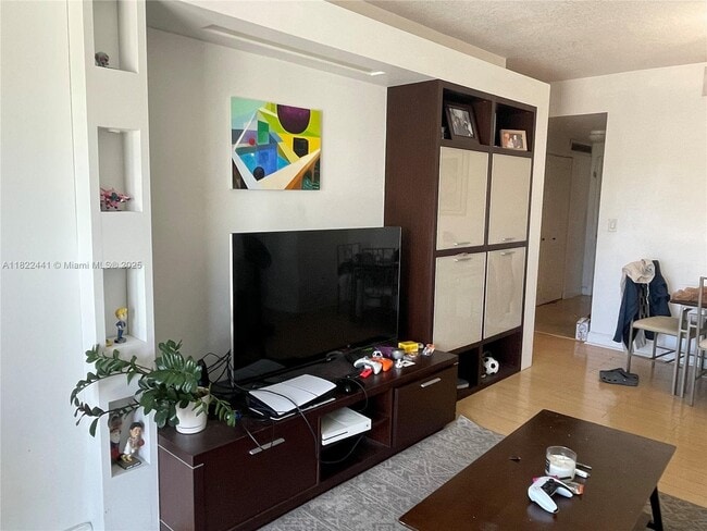 Building Photo - 50 Menores Ave