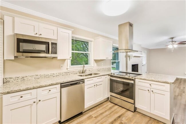 Building Photo - 2783 Skyland Dr SW