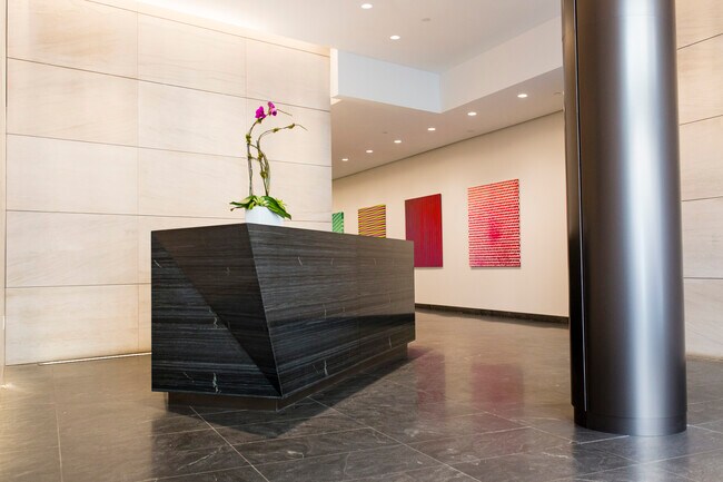Foto del edificio - 110 E 60th St