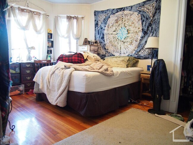 Building Photo - 64 Tremont St