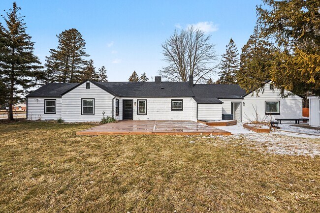 Parte trasera exterior - 2705 McCarty Rd