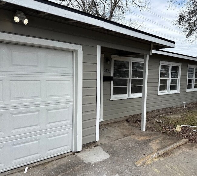 Building Photo - 2526 Jackson