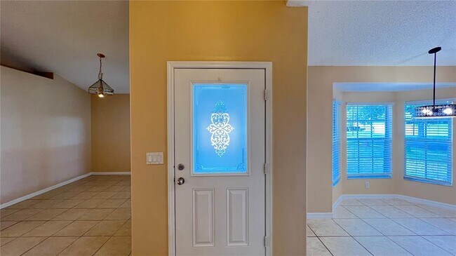 Foto del edificio - 15915 Heron Hill St