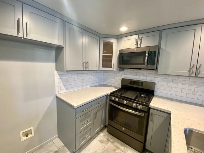 Building Photo - Welcome Home! Upgraded 2 Bedroom, 2.5 Bath...