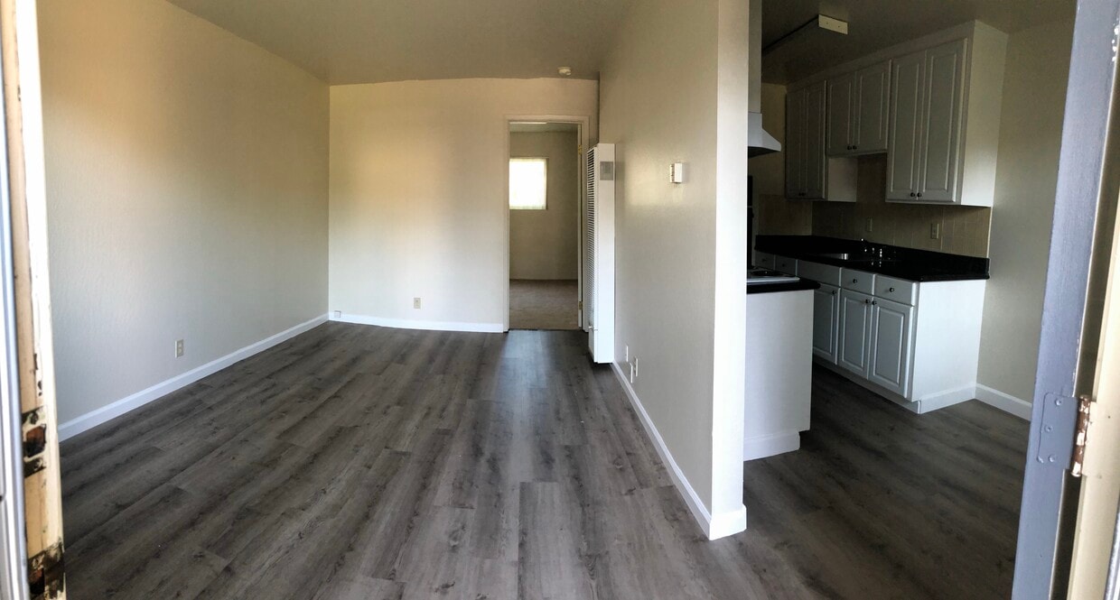 Foto principal - 2050 Latham St