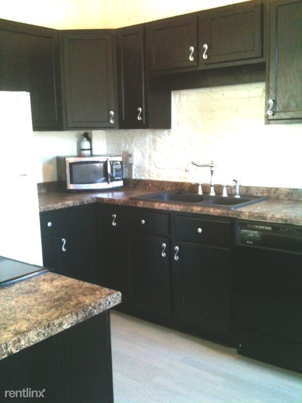 Building Photo - 612 Belle St