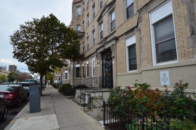 Foto del edificio - 64 Brighton Ave