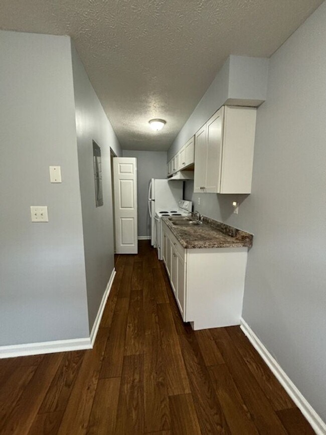 Building Photo - 437 Wood Creek Dr