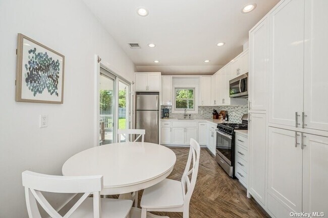 Building Photo - 7 Woodridge Rd