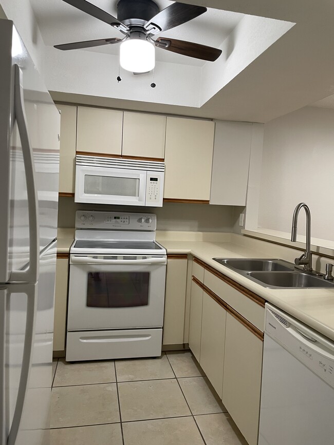 Kitchen - 733 Carpenters Way