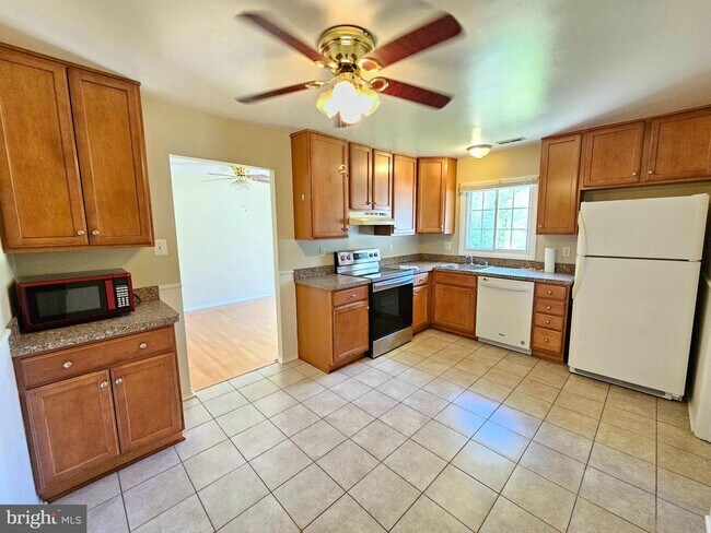 Building Photo - 2293 Four Seasons Dr