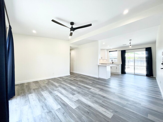 Building Photo - Completely Remodeled Home in Encinitas!