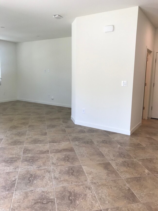 Building Photo - Two Bedroom Gem in Gilbert!