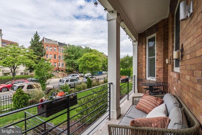 Foto del edificio - 1249 Kenyon St NW