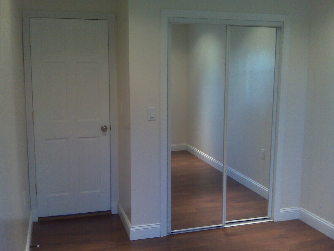 Foto principal - 70 Old Country Rd