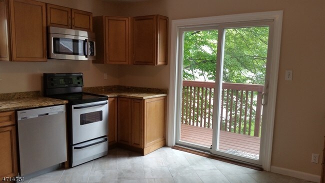 Building Photo - 163 Baldwin Pl