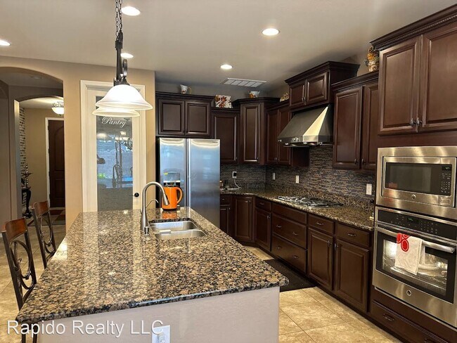 Foto del edificio - 5 br, 3 bath House - 229 E Horseshoe Dr
