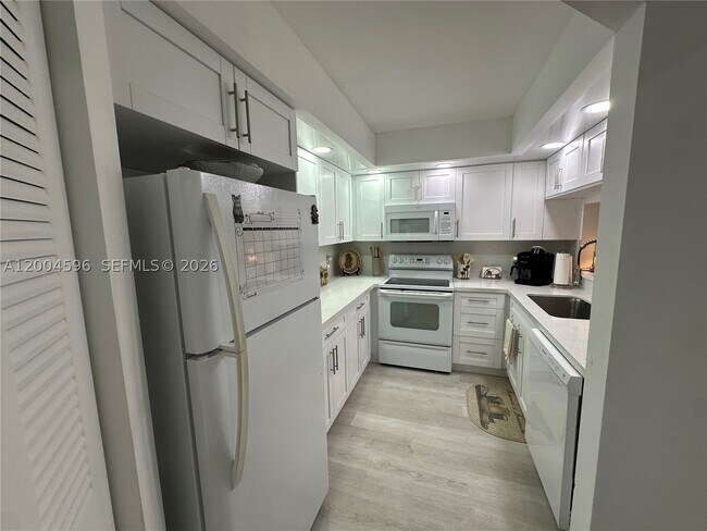Foto del edificio - 12650 SW 6th St