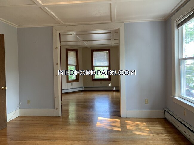 Foto del edificio - 89 College Ave