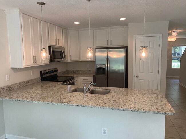 Kitchen - 2808 Shangri La Dr