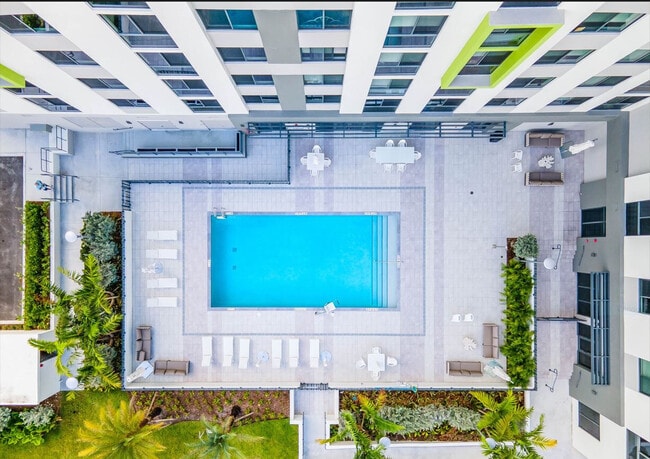 Foto del edificio - Gallery At River Parc