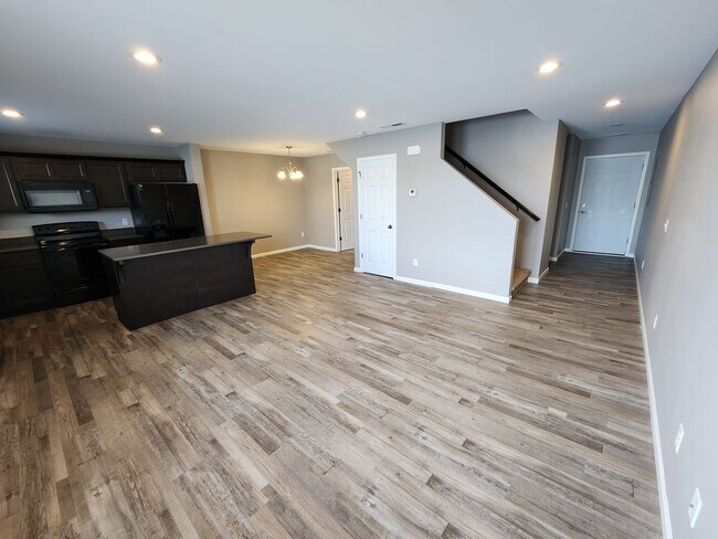 Building Photo - Move in Today! Lakewood Twin Home Across f...