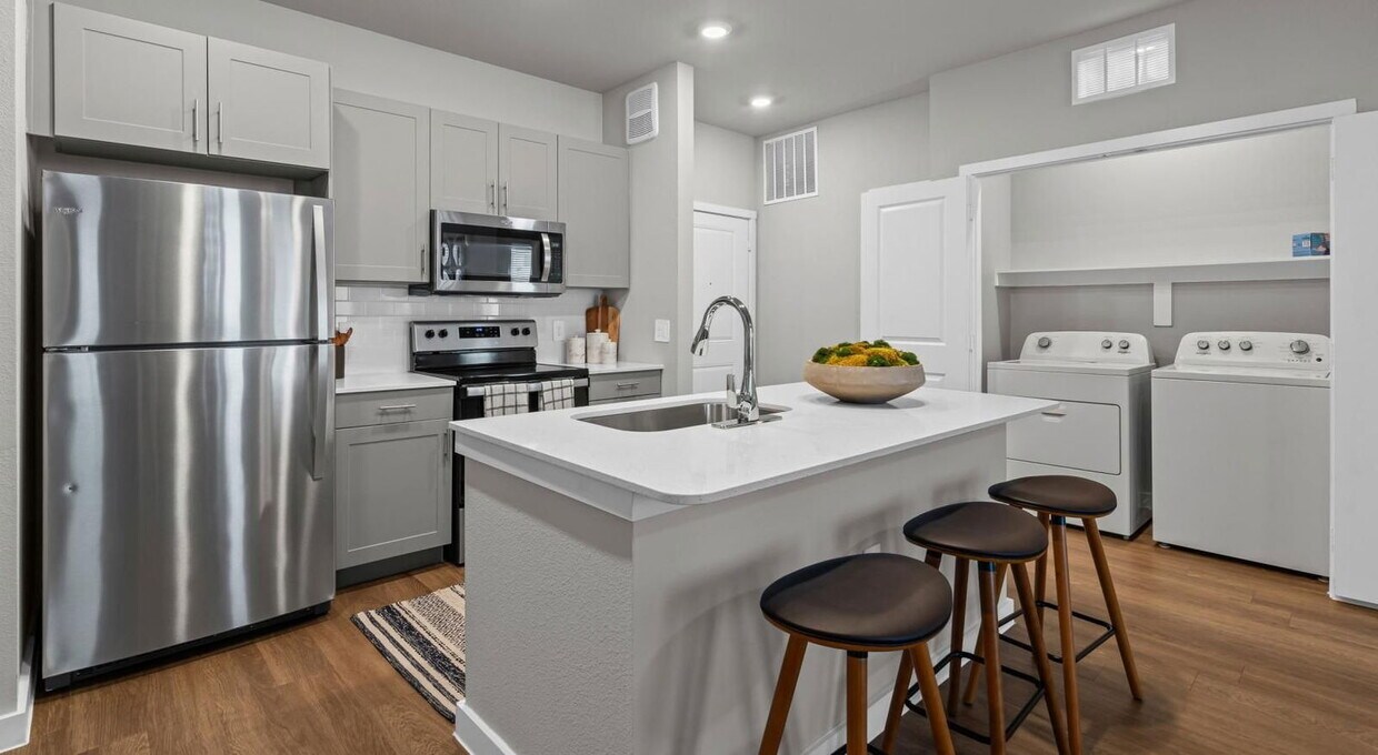 Foto principal - 3845 Frontier Pkwy