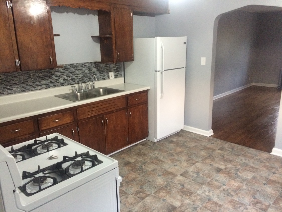 Kitchen - 9711 SW Hwy