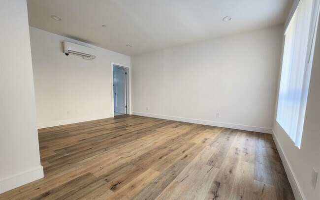 Foto del edificio - 543 N Kingsley Dr