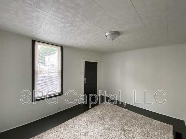 Building Photo - 37 N Hartley St