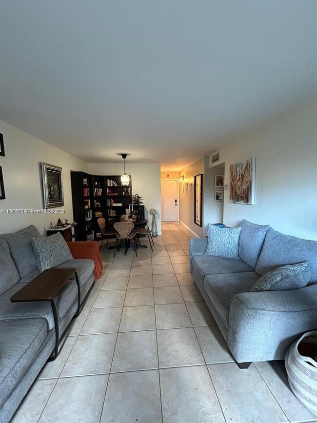 Building Photo - 8550 SW 109th Ave