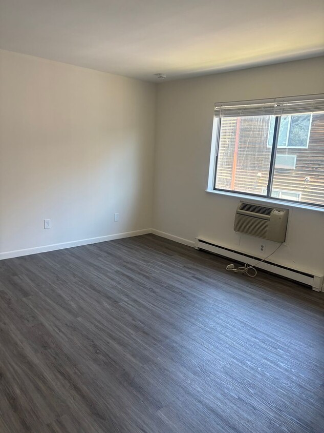 Building Photo - 455 N Summerfield Ave