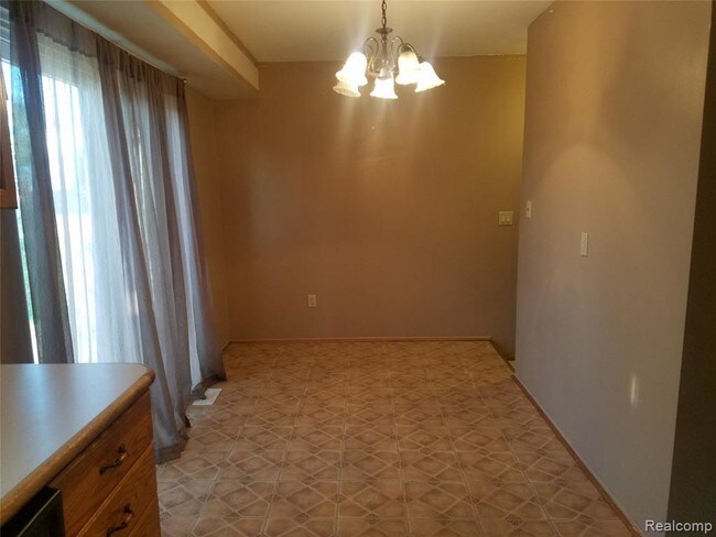 Building Photo - 15129 Elderwood Dr