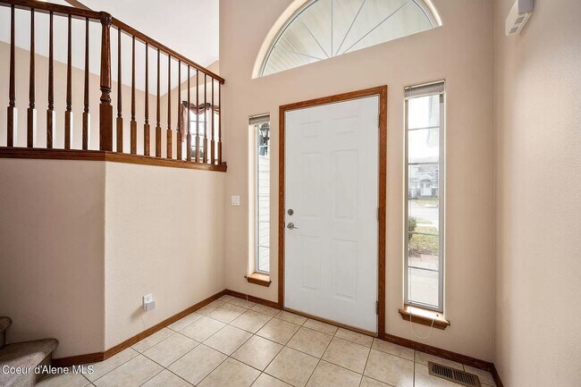 Building Photo - Large Home in Strawberry Fields